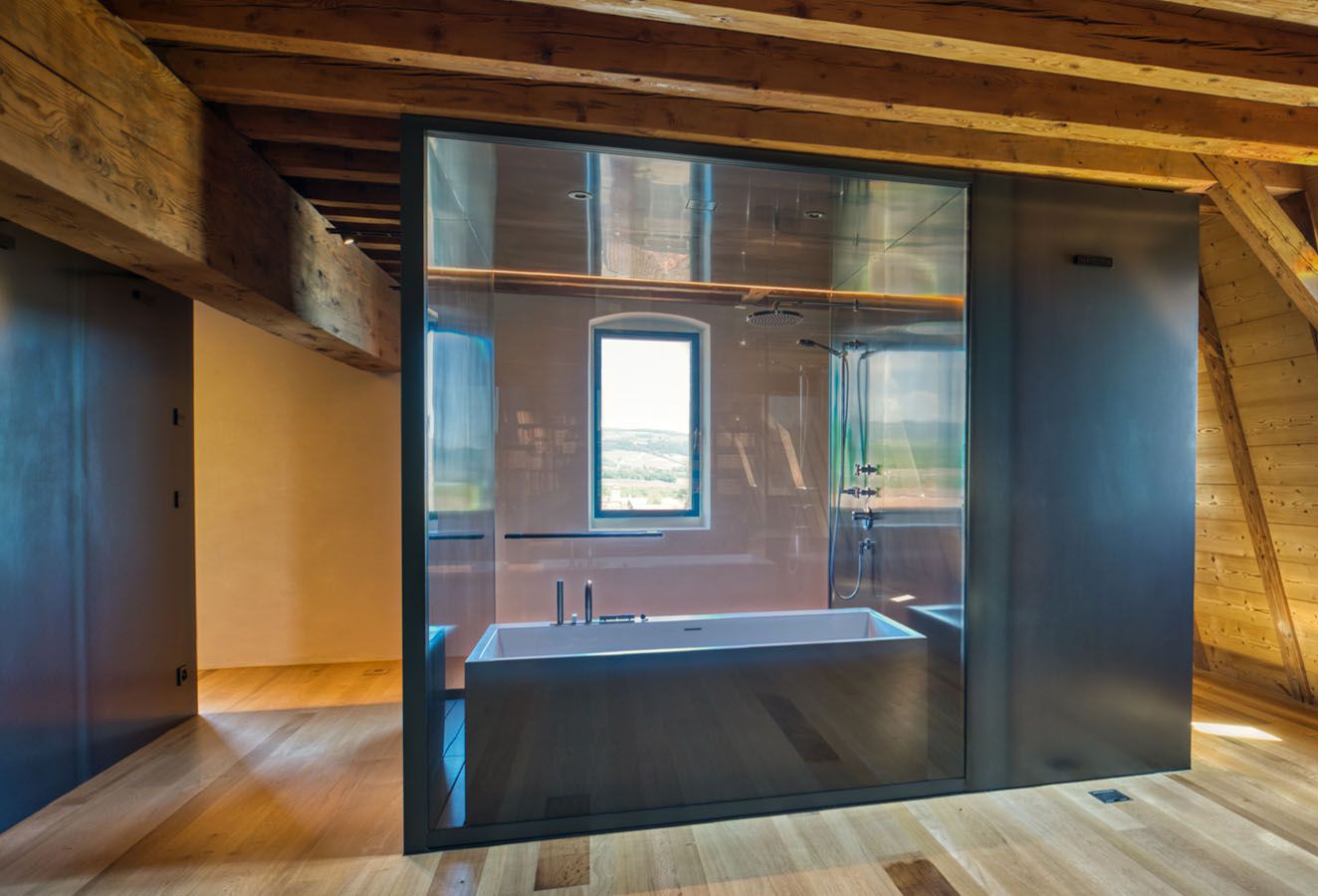 Cube de salle de bains habillé en acier inoxydable Nero HL sous les combles